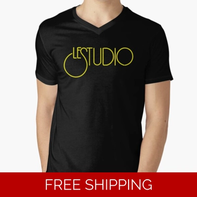 Le Studio V-Neck T-Shirt Yellow Logo